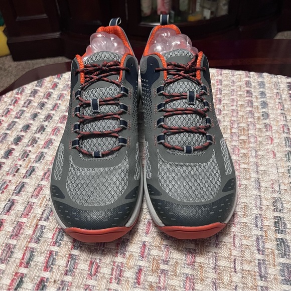 ⭐️ Eddie Bauer Hypertrail Low Orange Shade Like NEW size 12 - Picture 3 of 6